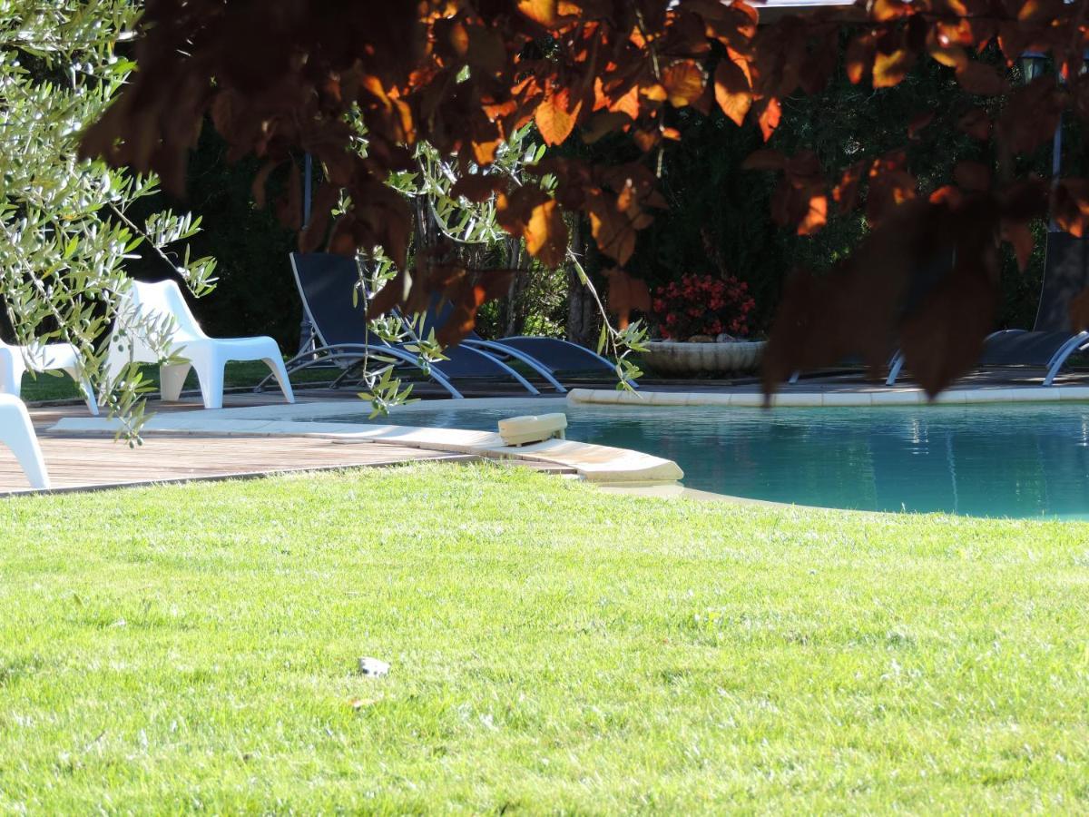 Mas De La Sauline Bed and Breakfast La Roque-d'Antheron Εξωτερικό φωτογραφία