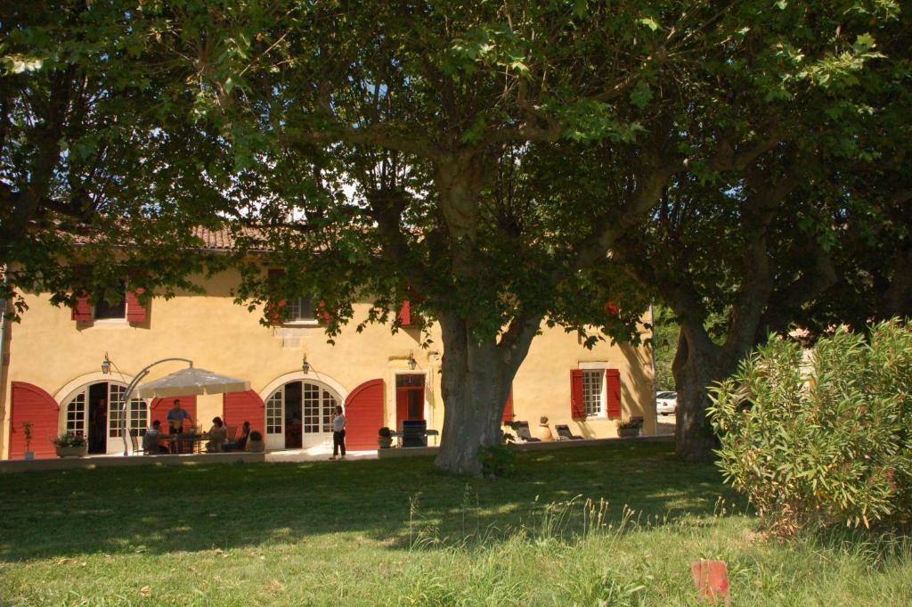Mas De La Sauline Bed and Breakfast La Roque-d'Antheron Εξωτερικό φωτογραφία